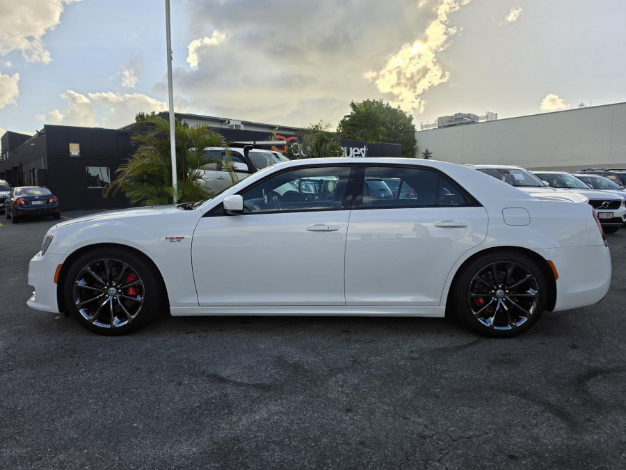2017 Chrysler 300 LX SRT Sedan Image 10