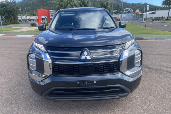 2025 MY26 Mitsubishi Outlander ZM ES SUV Image 2