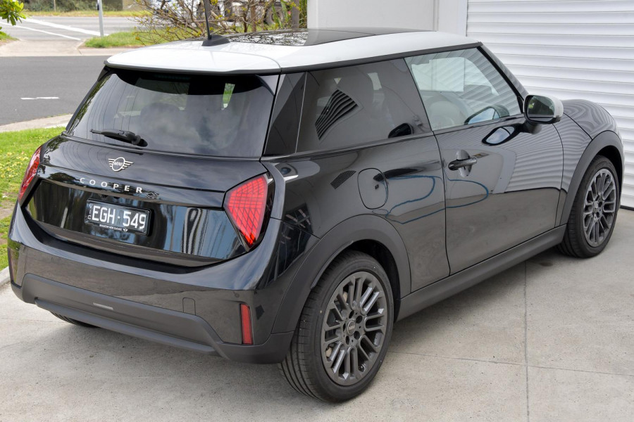 2026 MINI Cooper F66 C Favoured Hatch