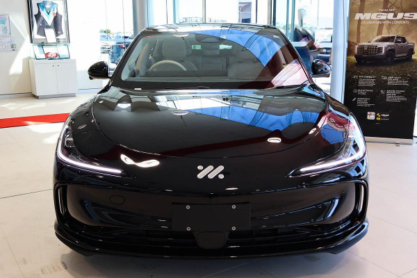 2025 MG IM5 P12L Platinum Hatch Image 2