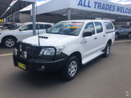 Toyota HiLux SR KUN26R 