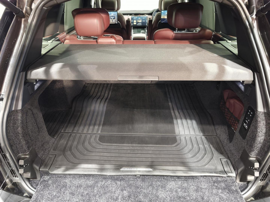 2024 MY25 Land Rover Range Rover L460 P460e Autobiography SUV Image 19