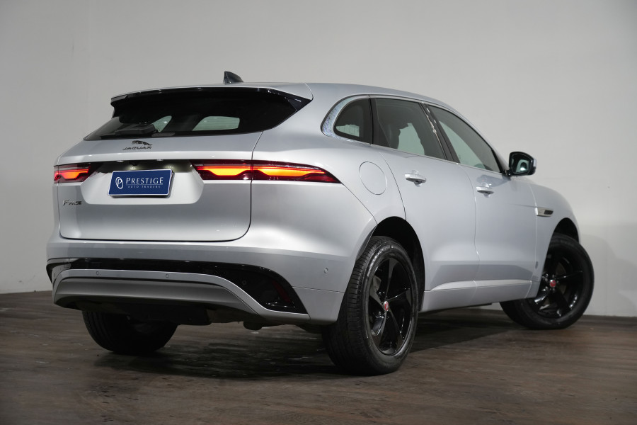 2021 Jaguar F-PACE R-Dynamic SE SUV Image 7