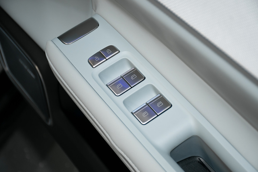 2024 Polestar 4 Long range Single motor Coupe Image 13