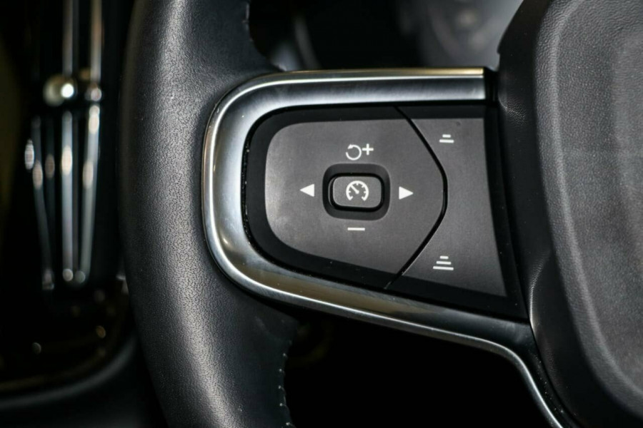 2019 Volvo XC40 XZ T4 Momentum Suv Image 16