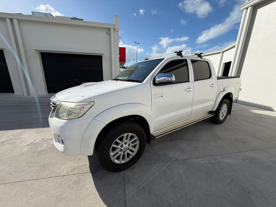 2014 Toyota HiLux SR5 Double Cab Pickup Image 7