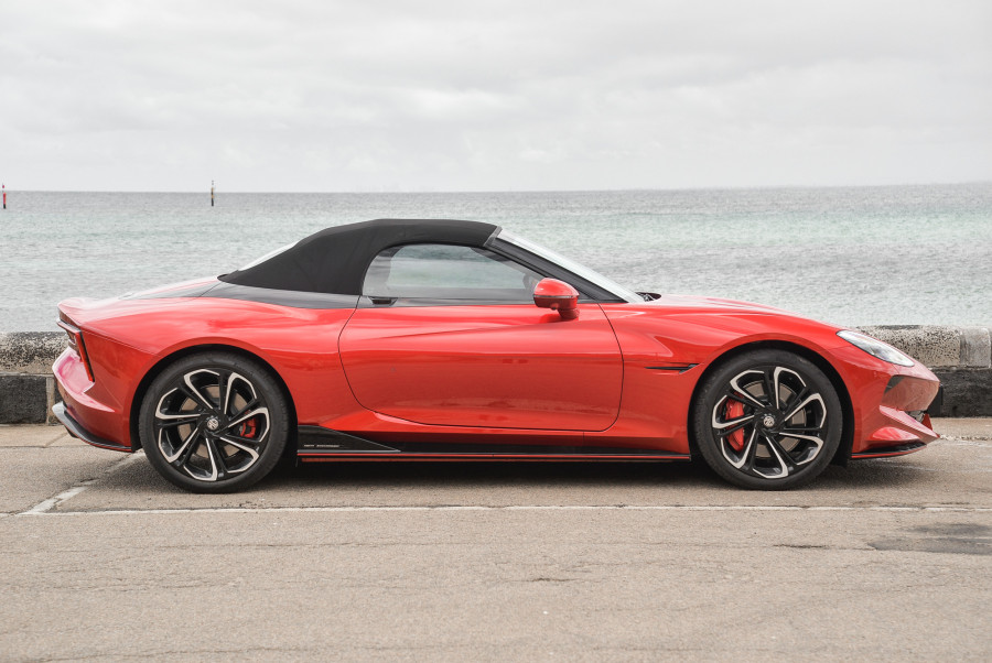 2024 MY24.5 MG Cyberster EC32  Convertible Image 6