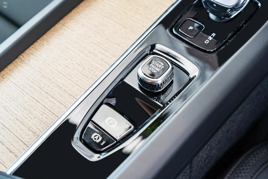 2026 Volvo XC60 UZ Plus B5 Bright SUV Image 14
