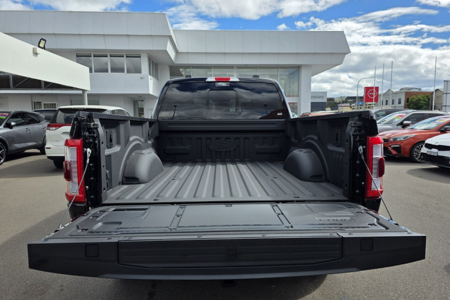 2023 Ford F-150 No Series Lariat Dual Cab Image 9