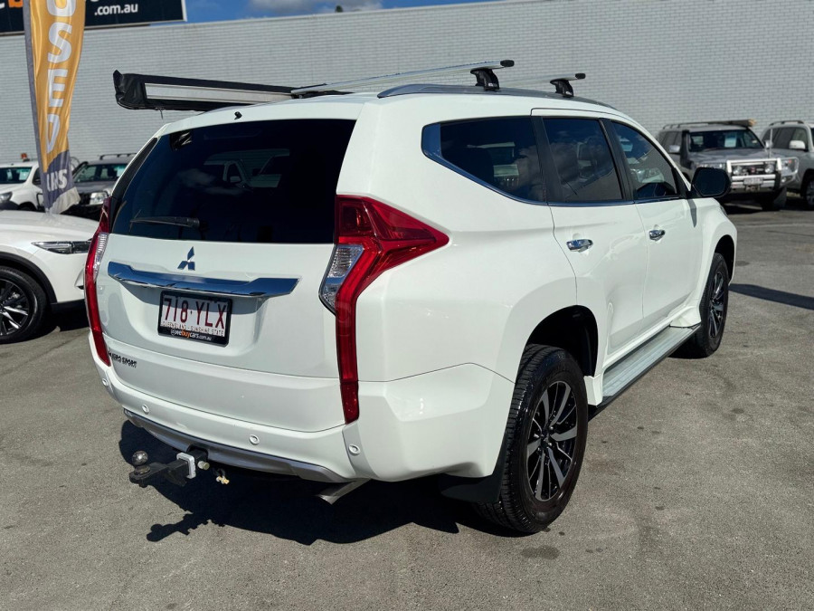 2017 Mitsubishi Pajero Sport QE GLS SUV Image 8
