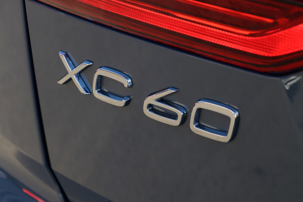 2022 Volvo XC60 UZ B6 R-Design Suv