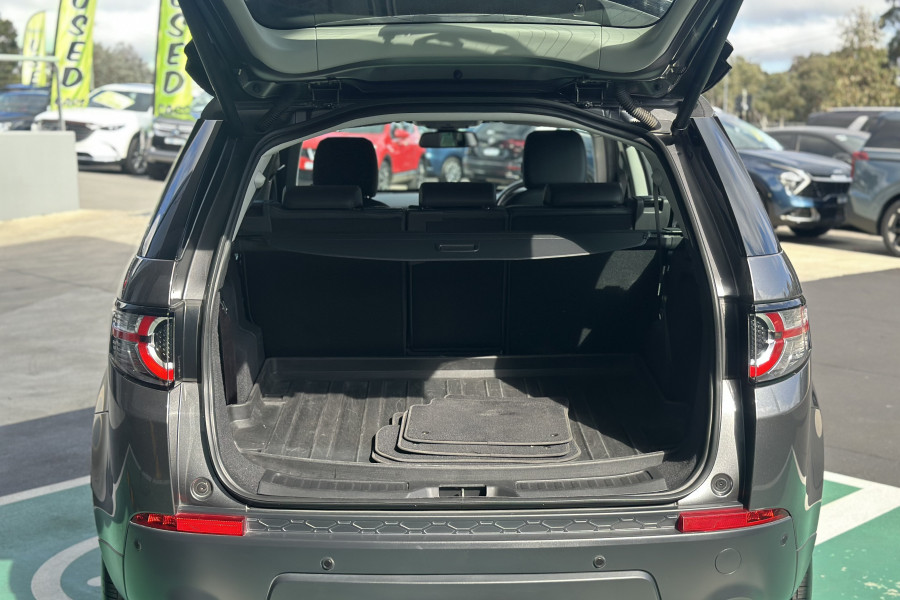 2017 Land Rover Discovery Sport L550 TD4 SE SUV Image 9