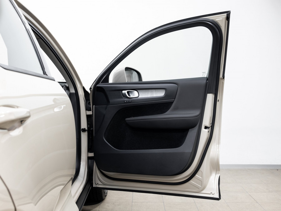 2026 Volvo XC40 XZ Plus B4 SUV Image 9