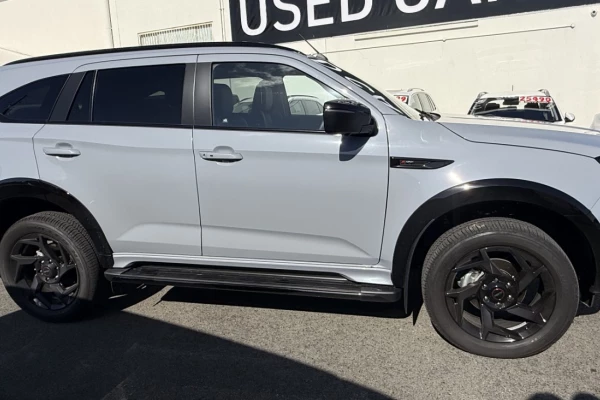 2026 Isuzu MU-X RJ X-TERRAIN SUV Image 11