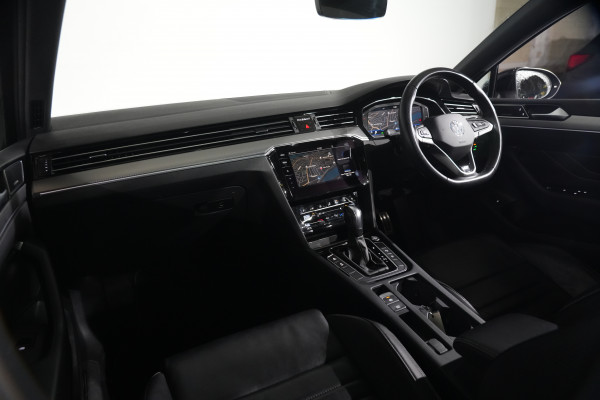 2023 Volkswagen Passat 206TSI R-Line SUV Image 13