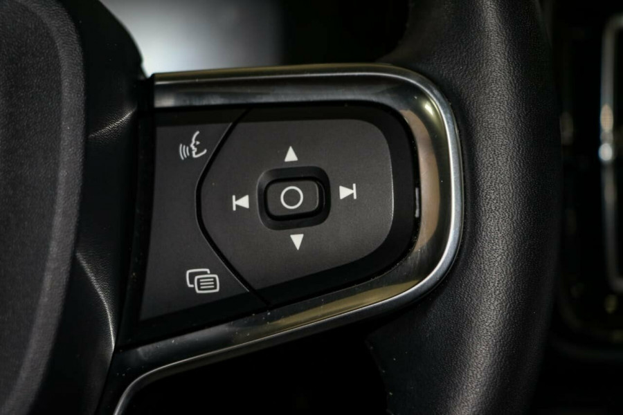 2019 Volvo XC40 XZ T4 Momentum Suv Image 18