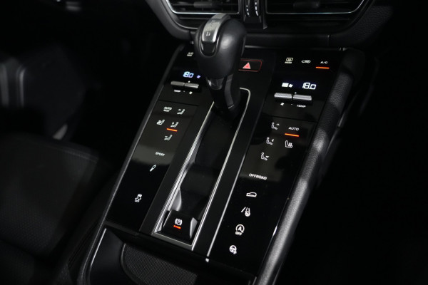 2021 Porsche Macan S SUV image 16