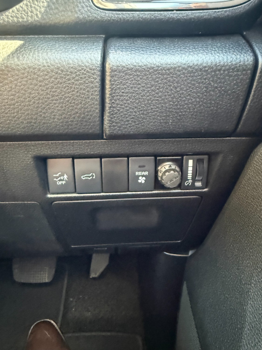 2022 MY23 Isuzu MU-X RJ LS-T SUV Image 19