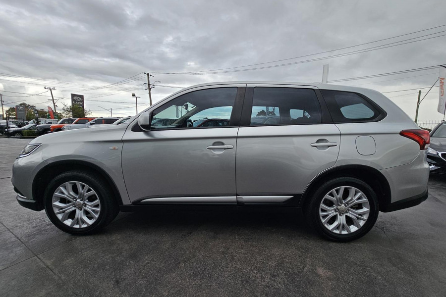 2021 Mitsubishi Outlander ZL ES SUV Image 6