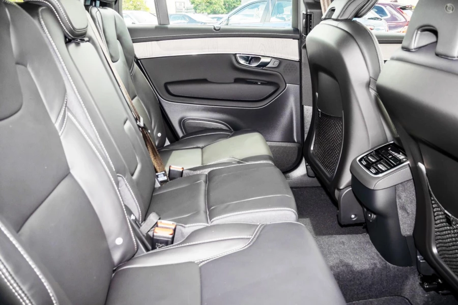 2025 MY26 Volvo XC90 L Series Ultra B5 Dark SUV Image 9