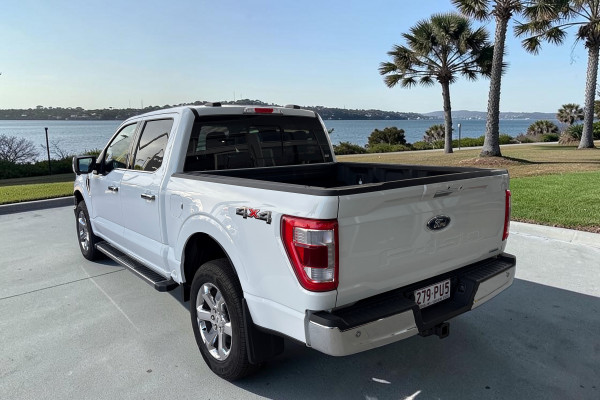2023 Ford F-150  Lariat Dual Cab Image 5