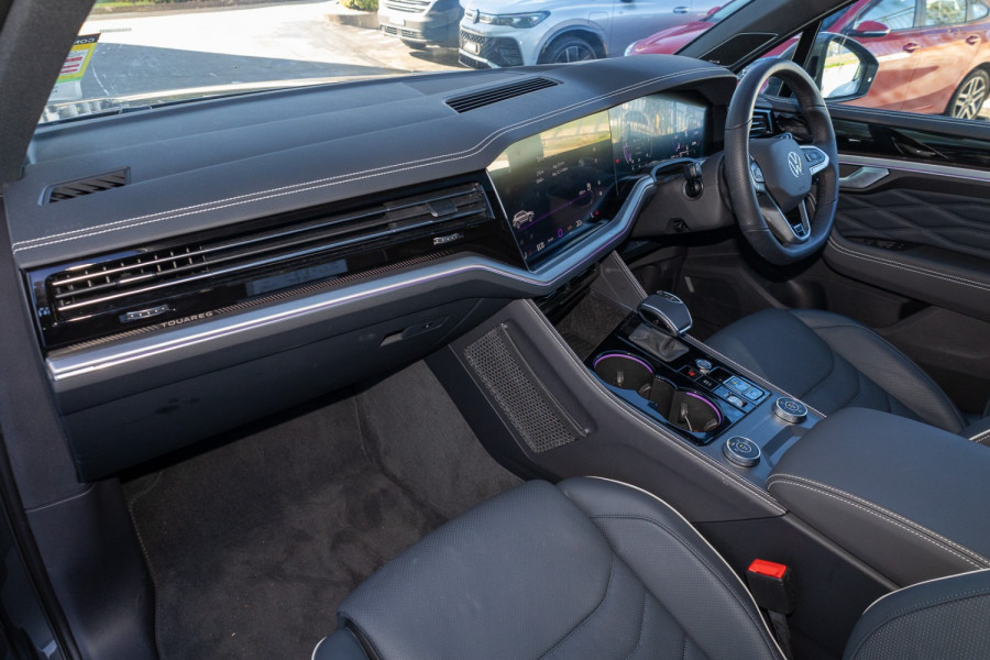 2025 MY26 Volkswagen Touareg RC 210TDI R-Line SUV Image 9