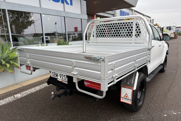 2017 Toyota HiLux GUN126R SR Cab Chassis Image 3