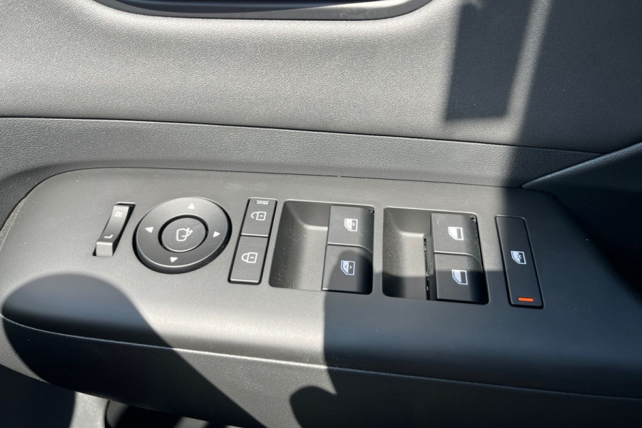 2024 Hyundai KONA SX2.V1 Premium SUV Image 18