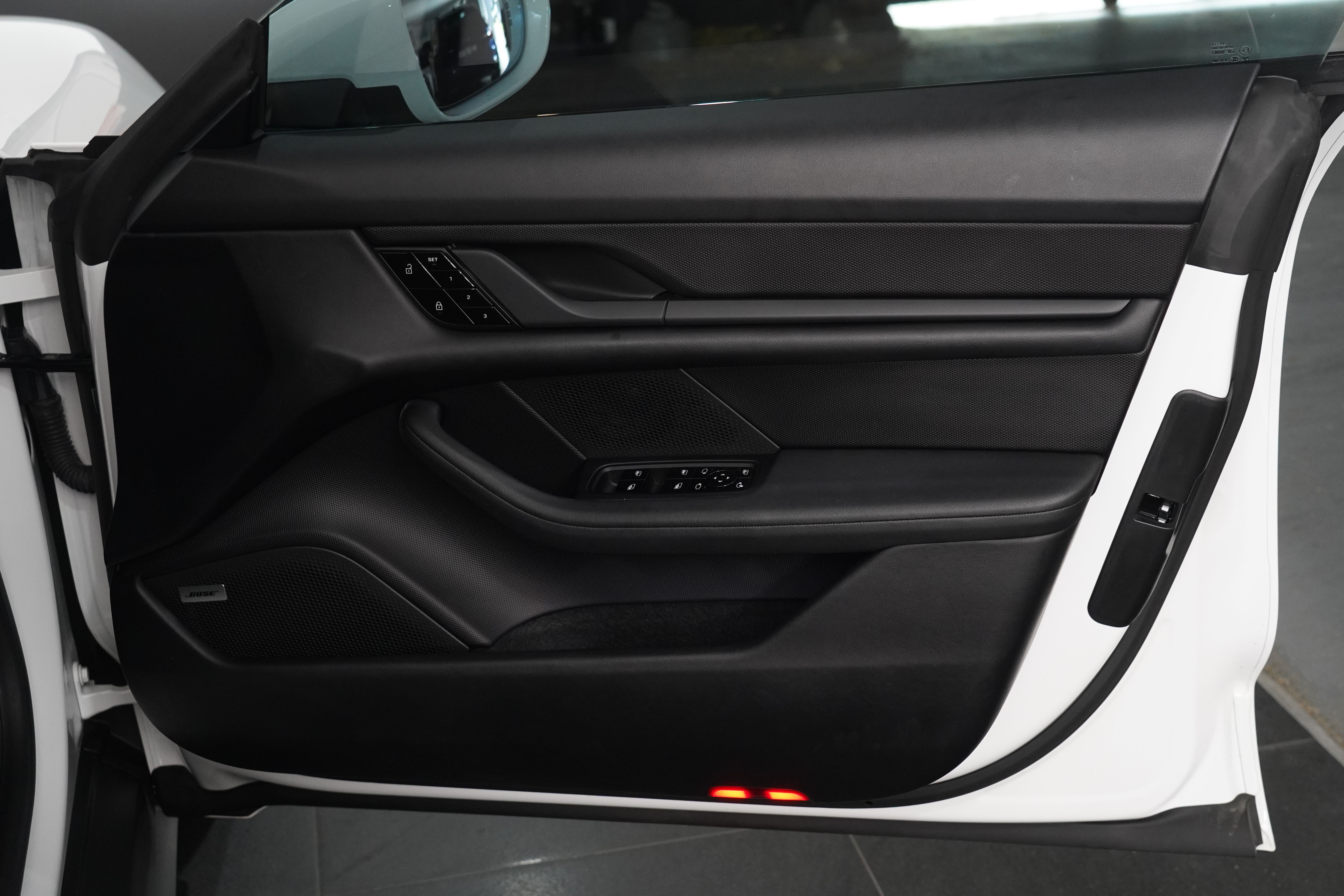 2021 Porsche Taycan 4S Coupe Image 45