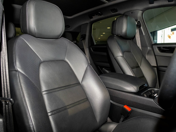 2022 MY23 Porsche Cayenne SUV image 25