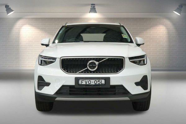 2025 Volvo XC40 XZ Plus B4 Special Edition SUV Image 17