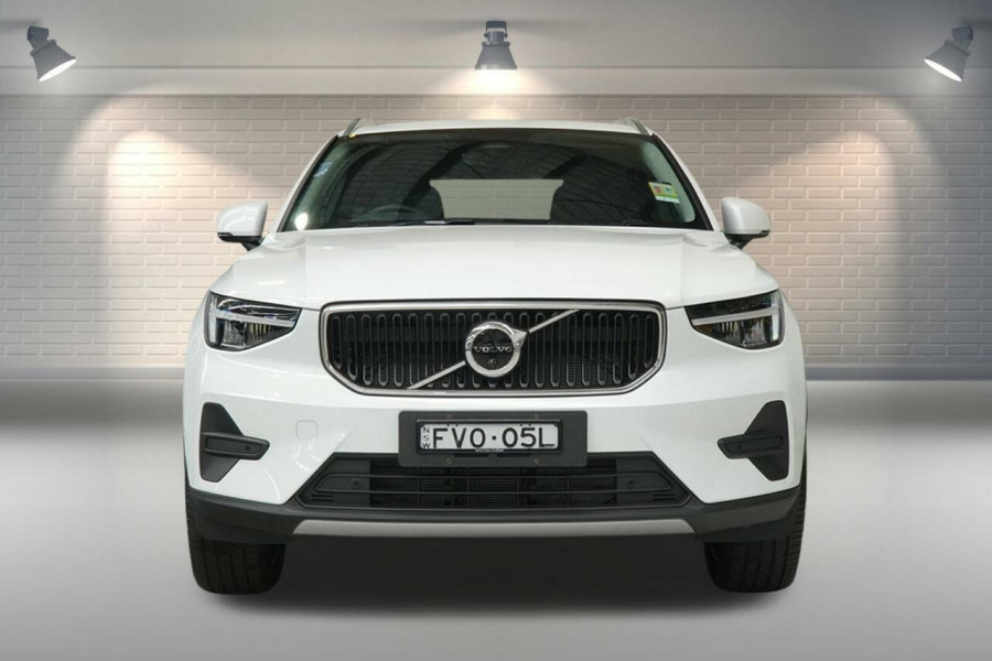 2025 Volvo XC40 XZ Plus B4 Special Edition SUV Image 17