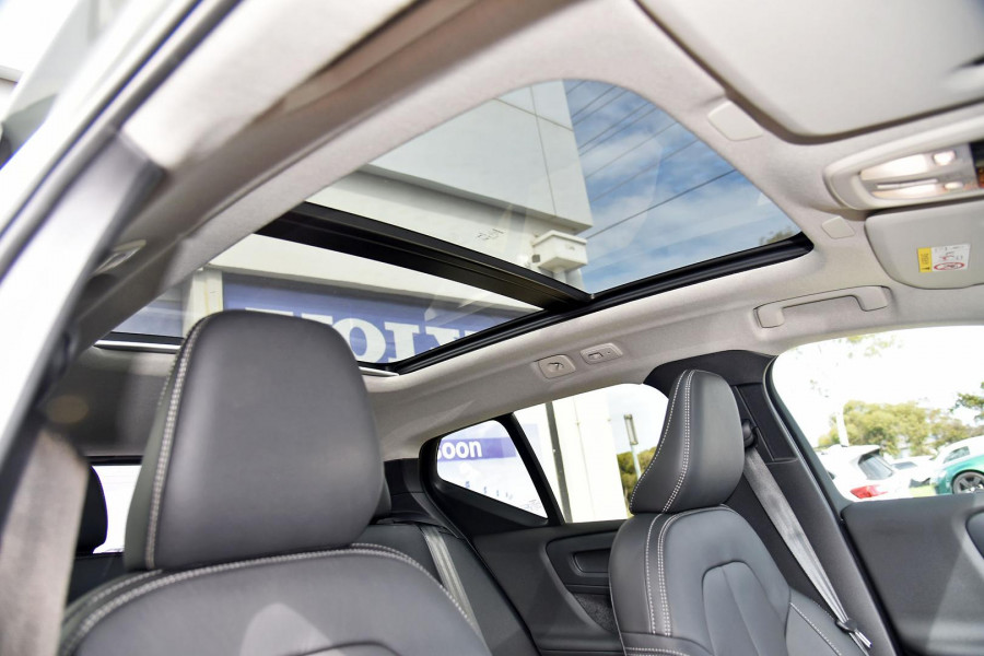 2024 MY25 Volvo XC40 XZ Plus B4 SUV Image 20