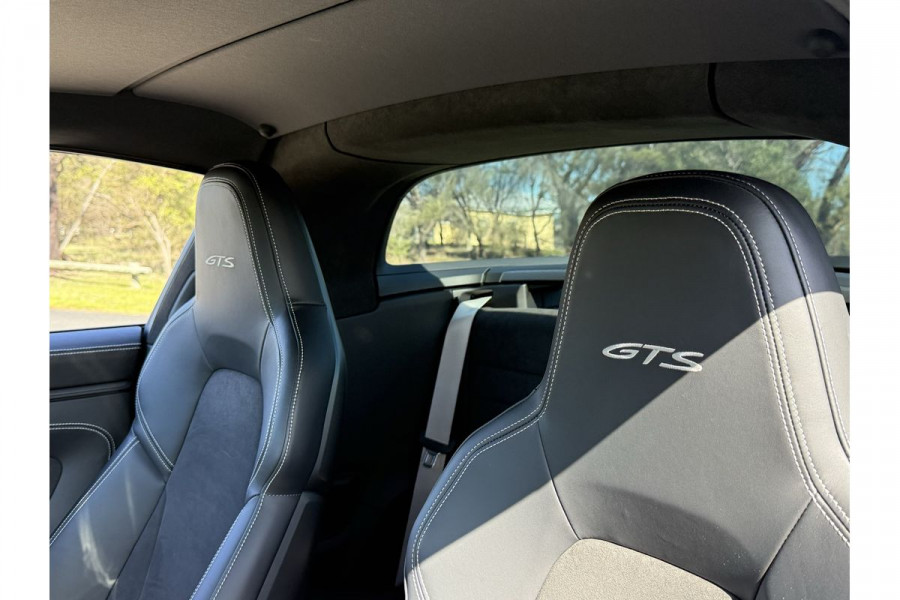 2022 Porsche 911 992 Targa 4 GTS Convertible Image 15