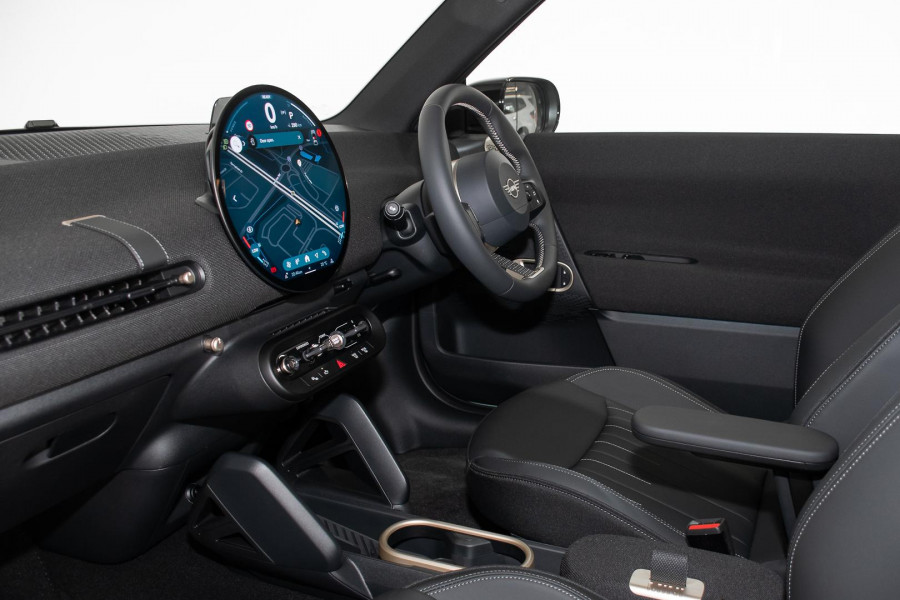2026 MINI Cooper J01 SE Favoured Hatch