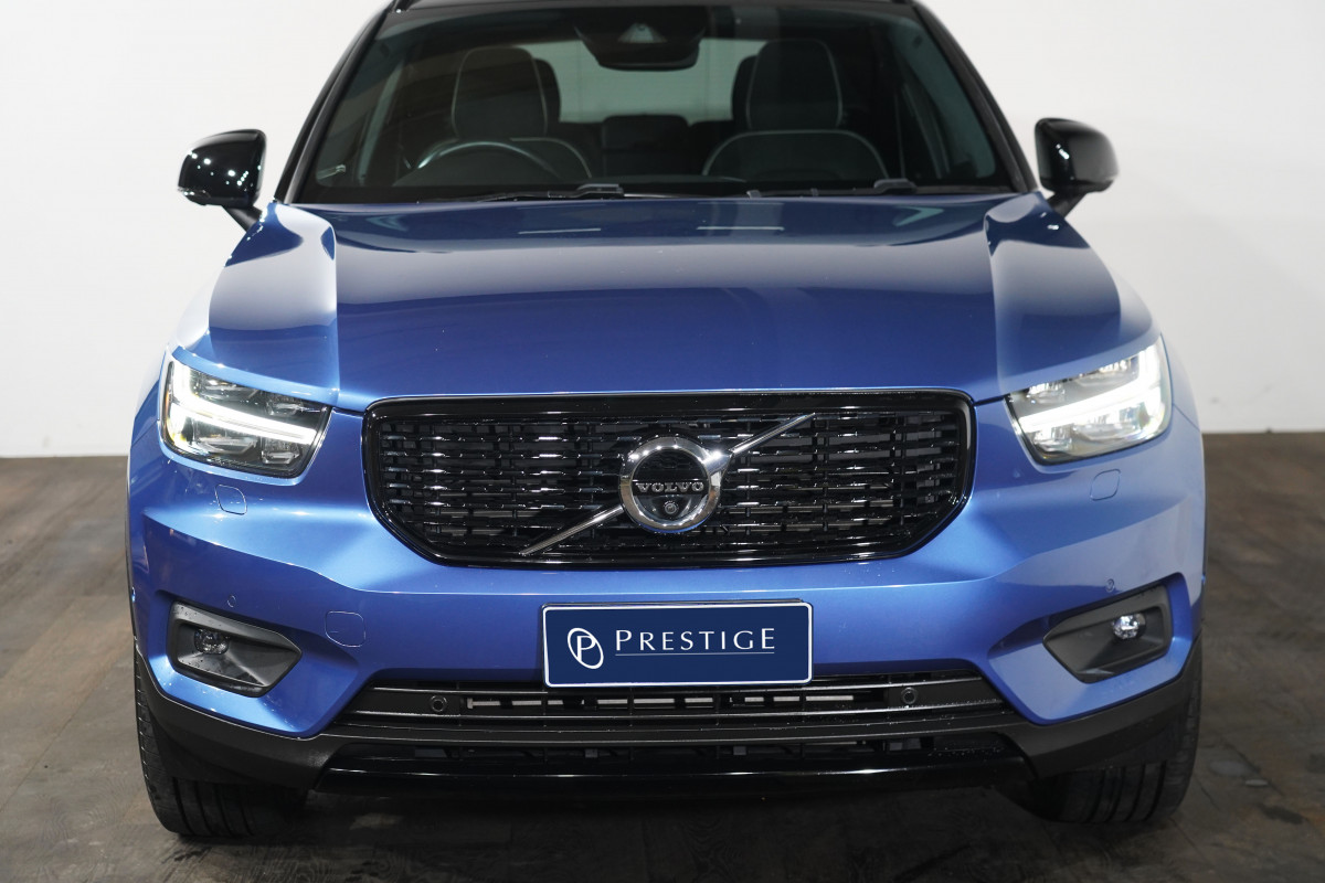 2018 Volvo Xc40 D4 R-Design (Awd) SUV Image 3