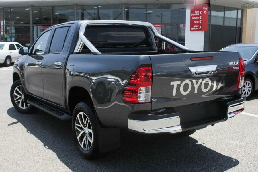 2016 Toyota HiLux  SR5 Double Cab Pick Up Image 4
