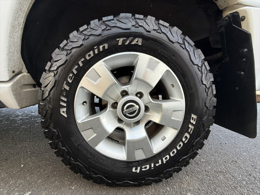 2012 Nissan Patrol Y61 ST SUV Image 17