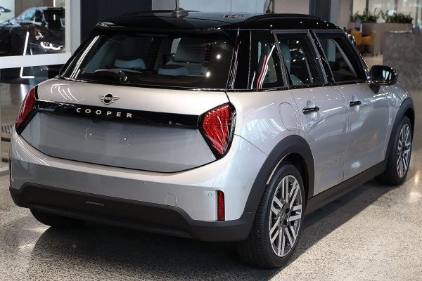2026 MINI Cooper F65 C Favoured Hatch image 5