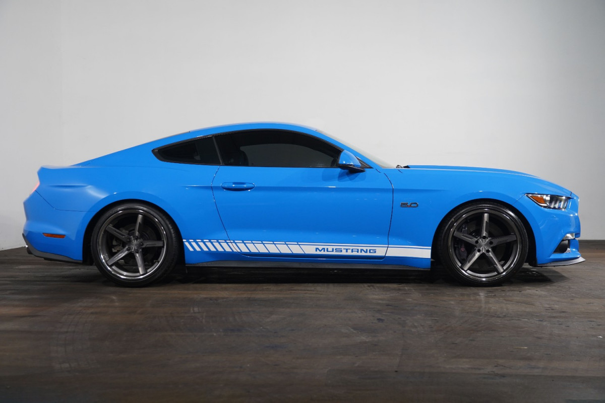 2017 Ford Mustang Fastback Gt 5.0 V8 Coupe Image 4
