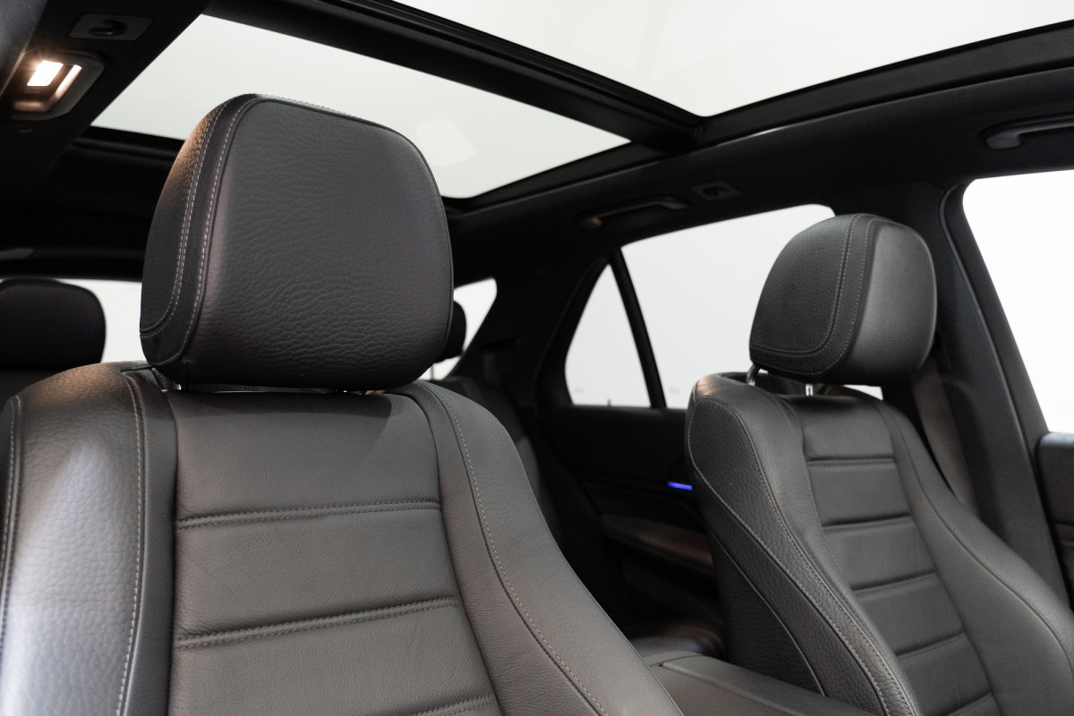 2019 Mercedes-Benz Gle 300 D 4matic SUV Image 4