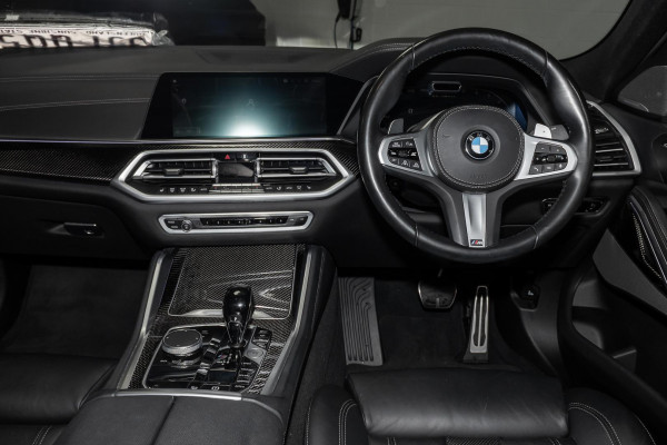 2021 BMW X6 G06 M50i SUV image 7