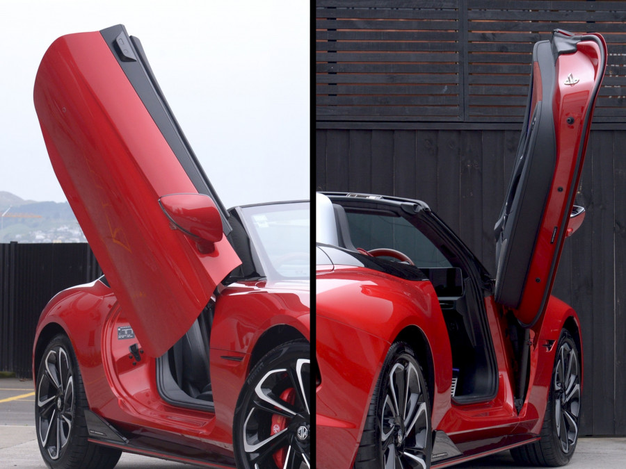 2026 MG Cyberster  Convertible Image 15