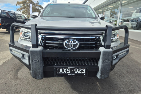 2018 Toyota HiLux  SR5 Double Cab Pick Up Image 4