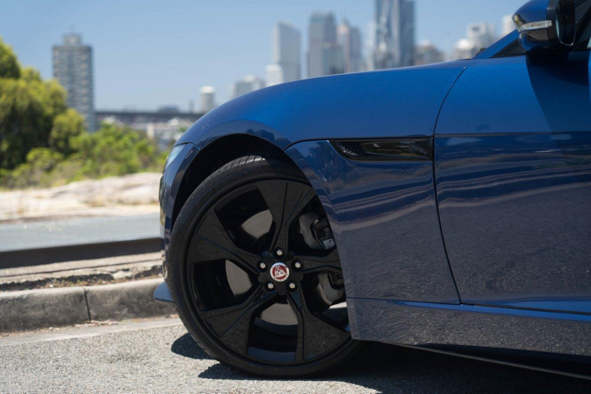 2020 Jaguar F-type R-Dynamic Coupe Image 6