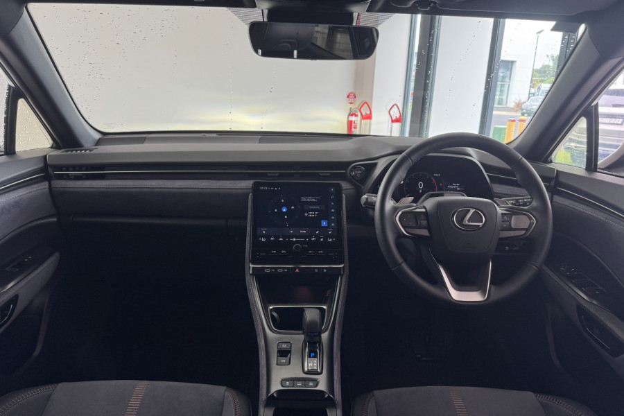 2024 Lexus LBX MAYH10R Sports Luxury SUV Image 15