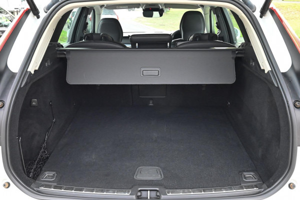 2019 MY20 Volvo XC60 UZ D4 Momentum SUV image 10