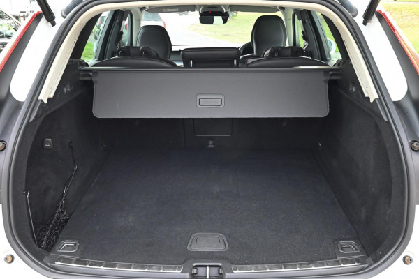 2019 MY20 Volvo XC60 UZ D4 Momentum SUV Image 10