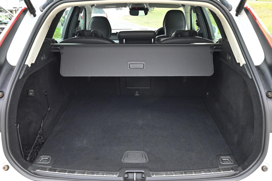 2019 MY20 Volvo XC60 UZ D4 Momentum SUV