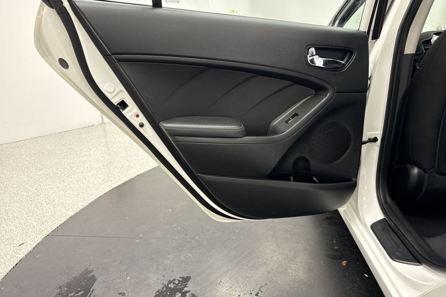 2016 MY17 Kia Cerato YD Sport Hatch Image 15